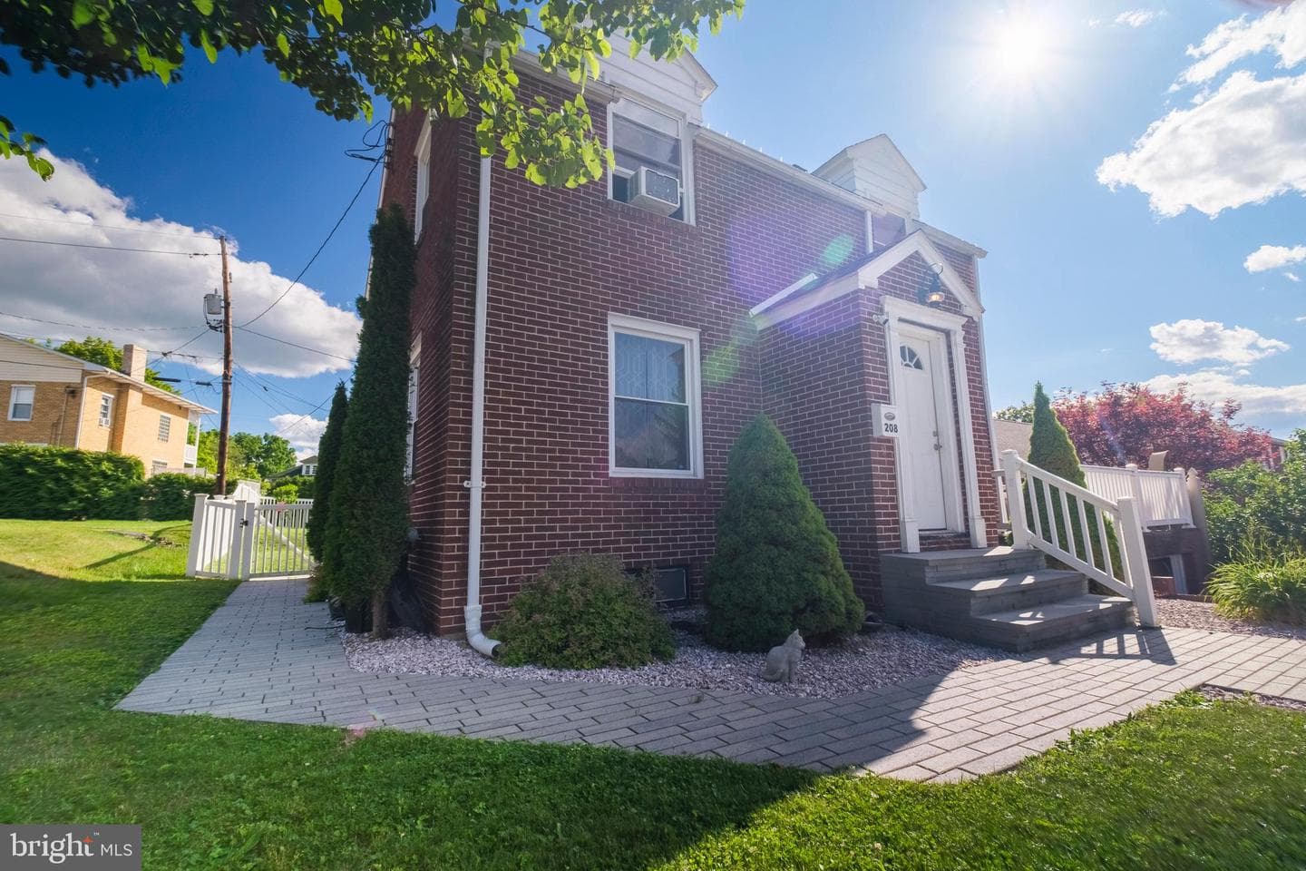 208 Sheffield Street photo 4