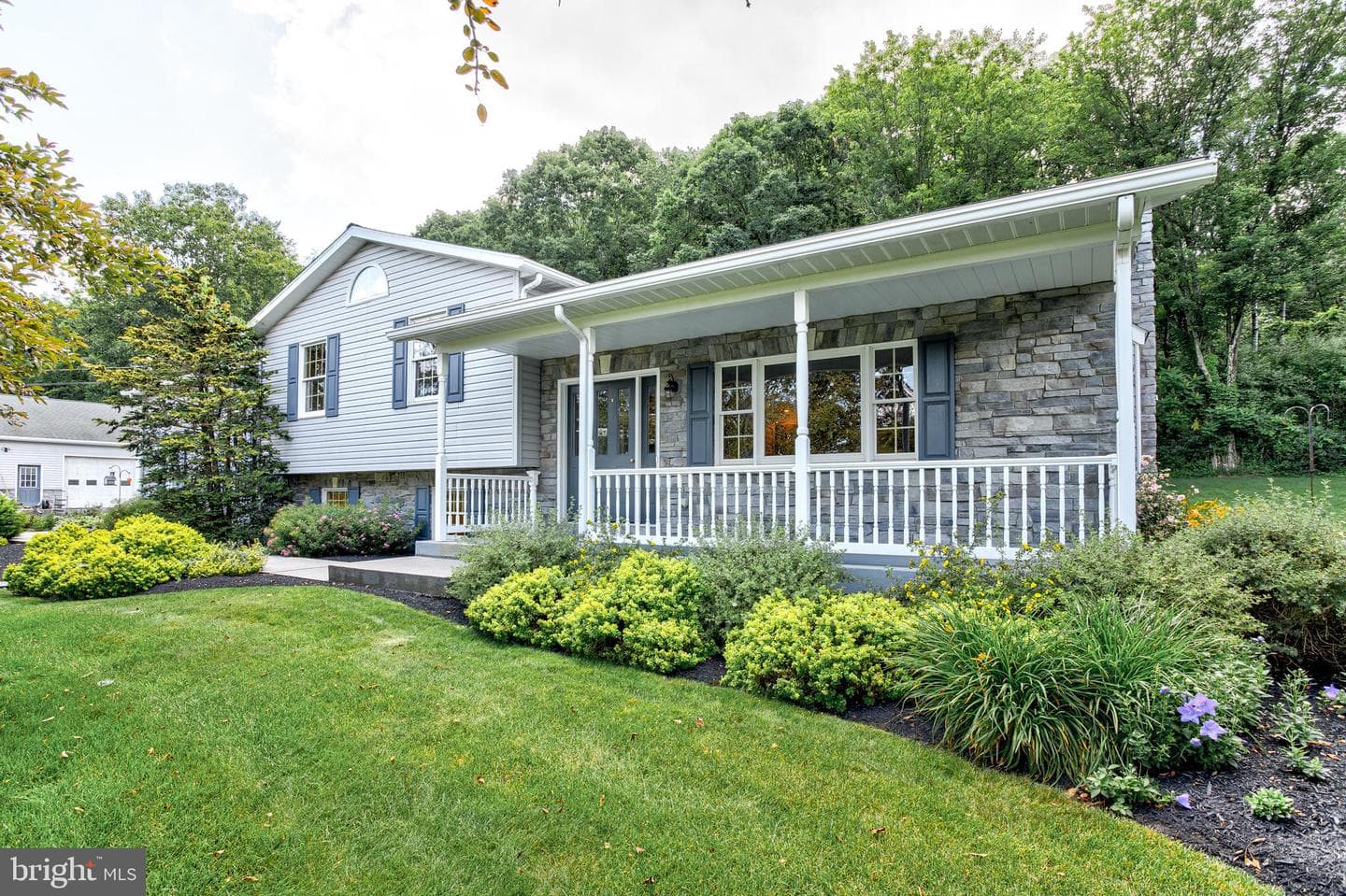 443 Stevenson Rd photo 3