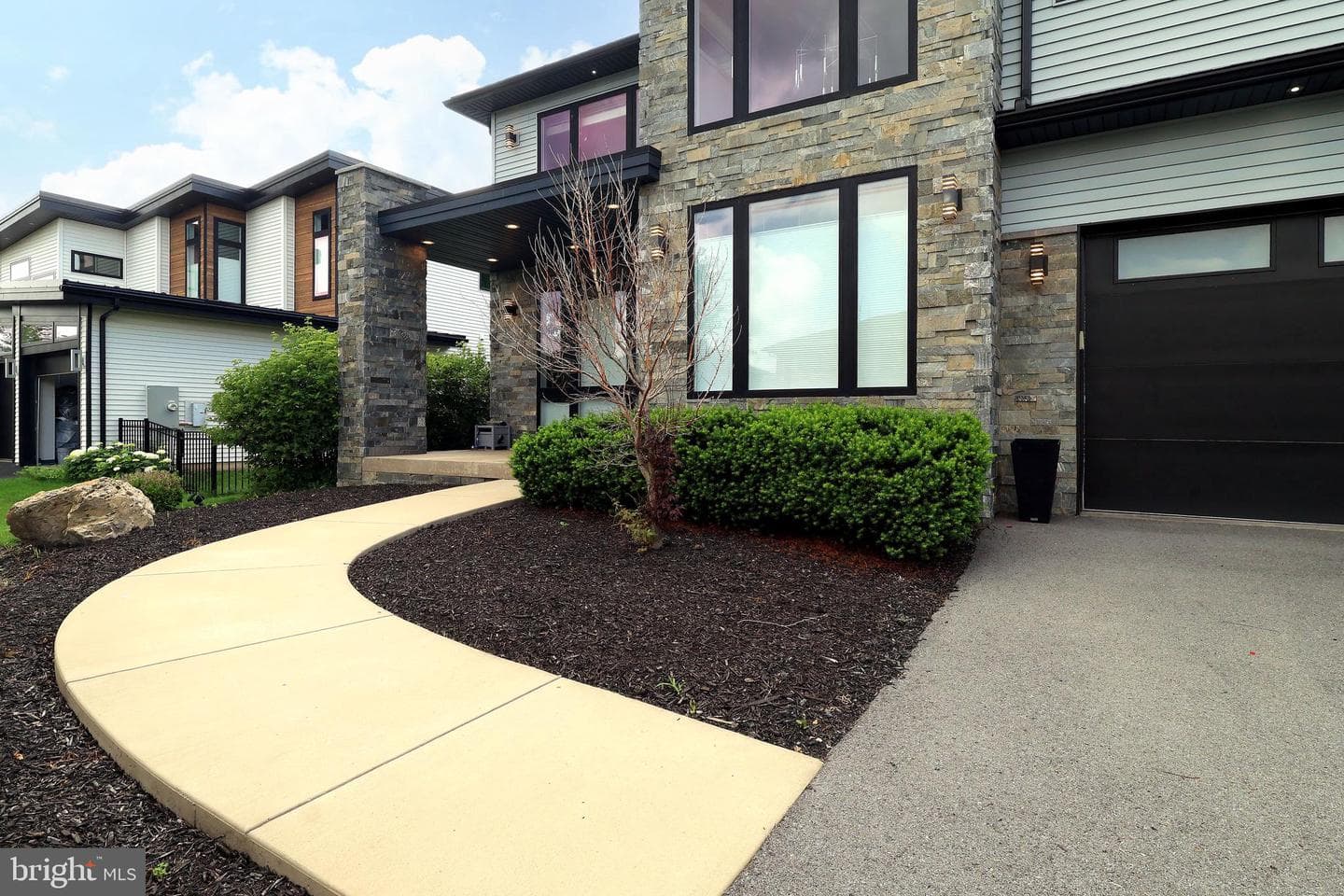 233 Derek Drive photo 4