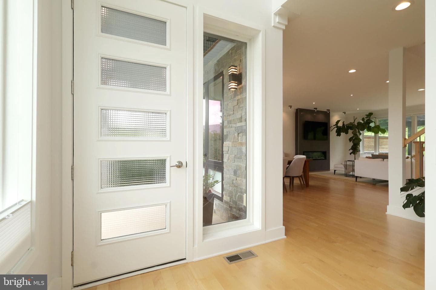 233 Derek Drive photo 7