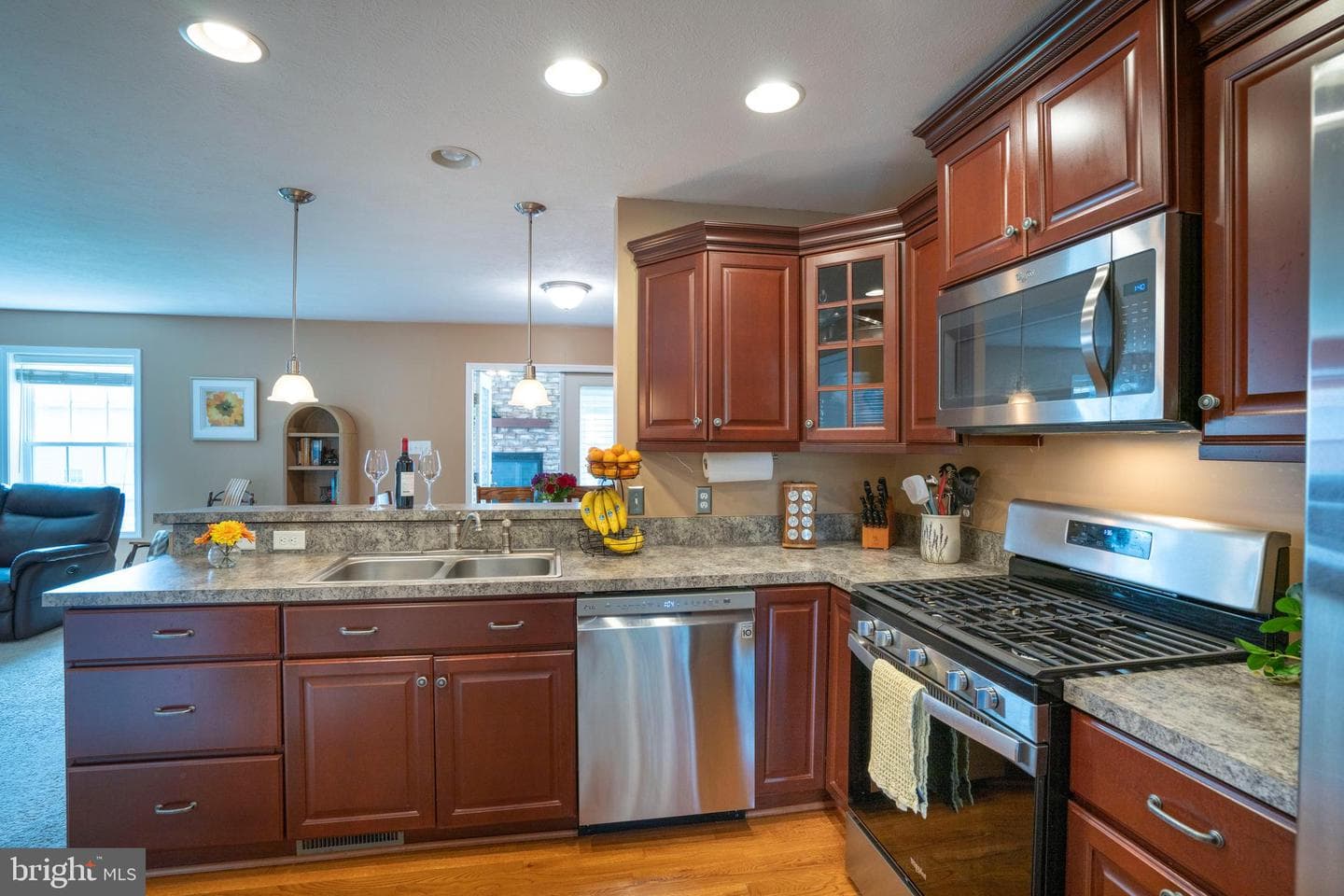 144 Garret Way photo 16