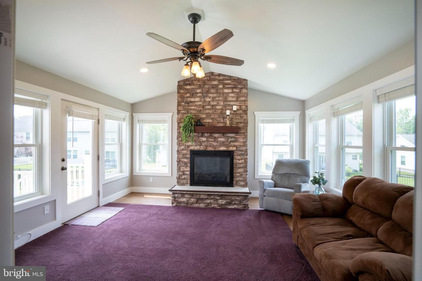 144 Garret Way photo 25