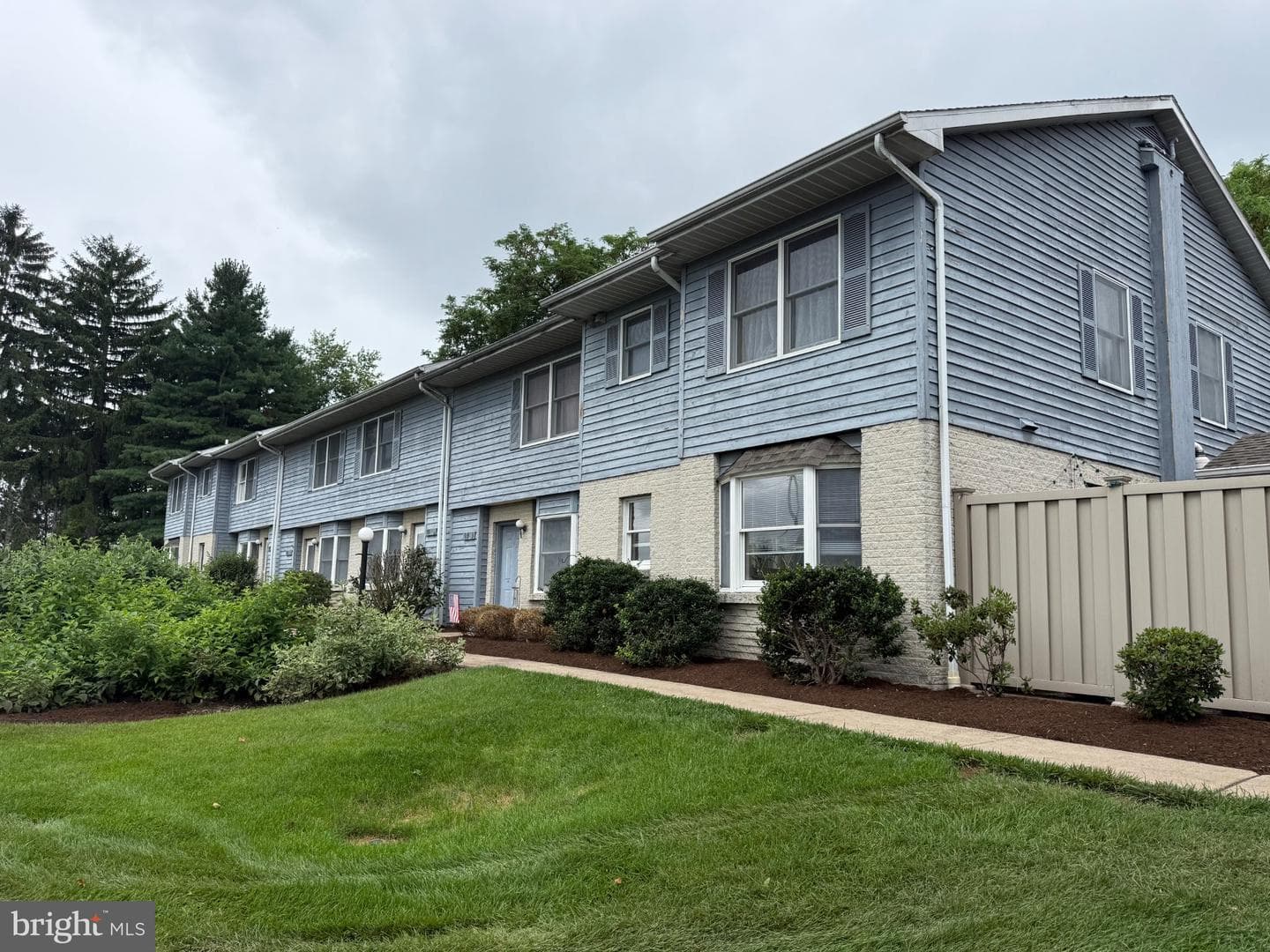 933 W Whitehall Road photo 1