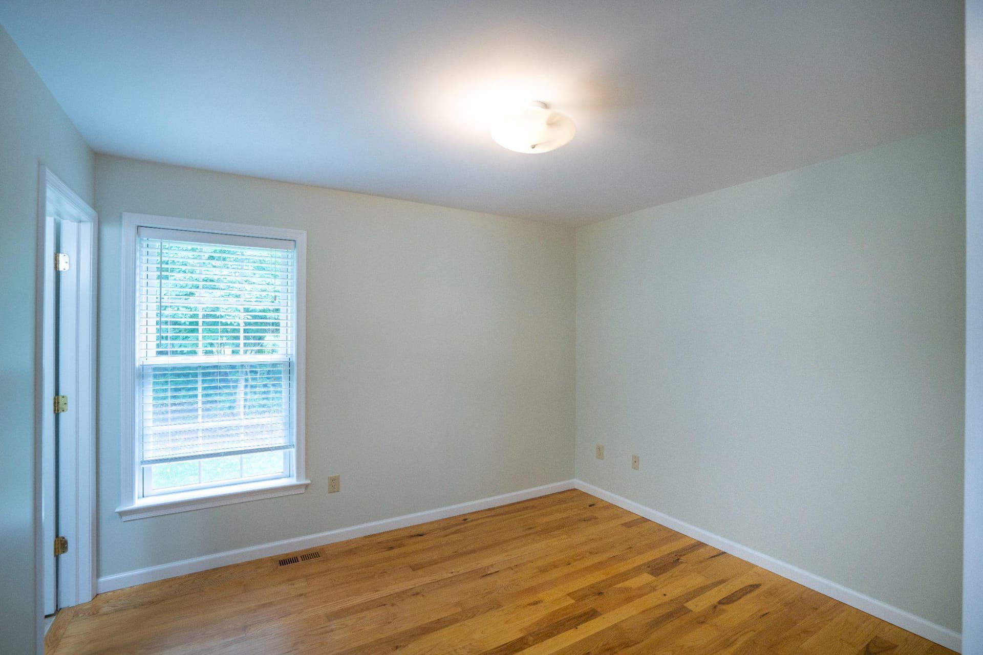 158 Mckivison Court photo 11