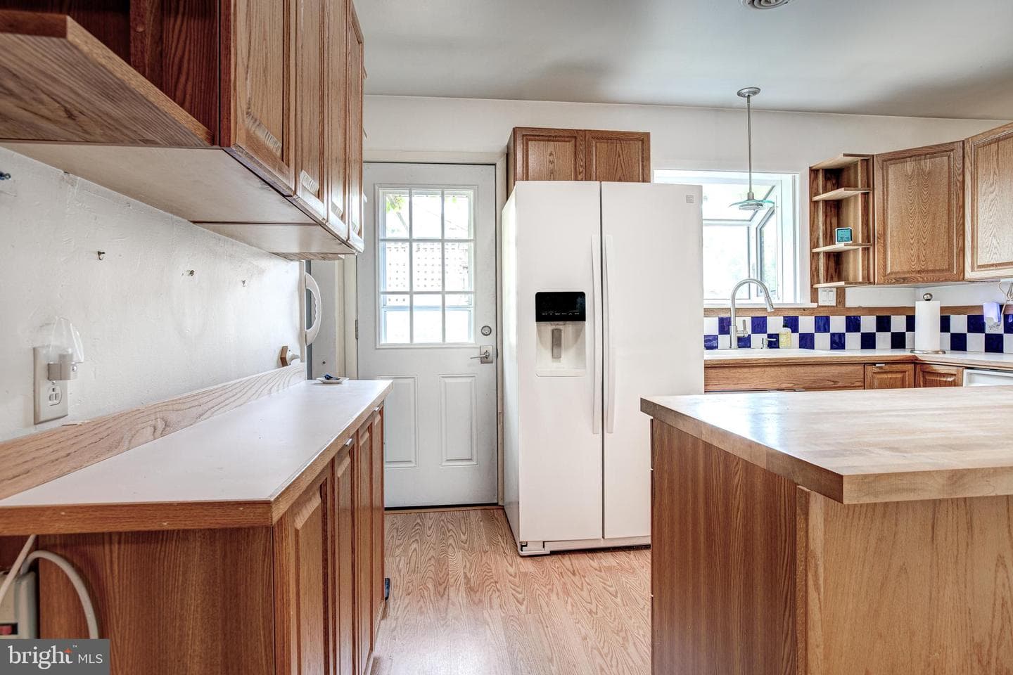 242 W Whitehall Road photo 20