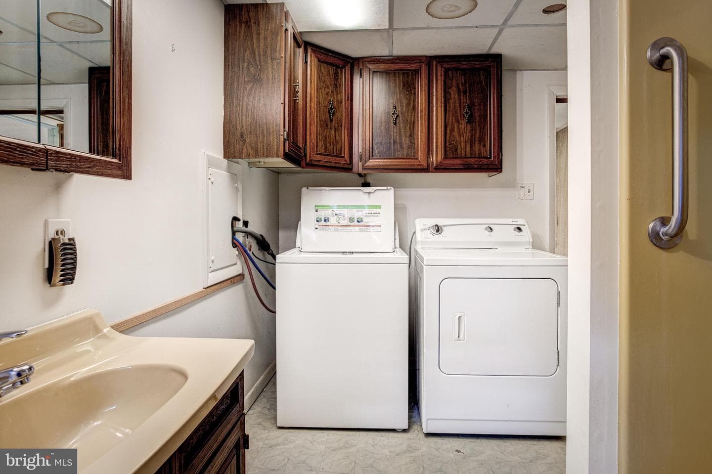 242 W Whitehall Road photo 38