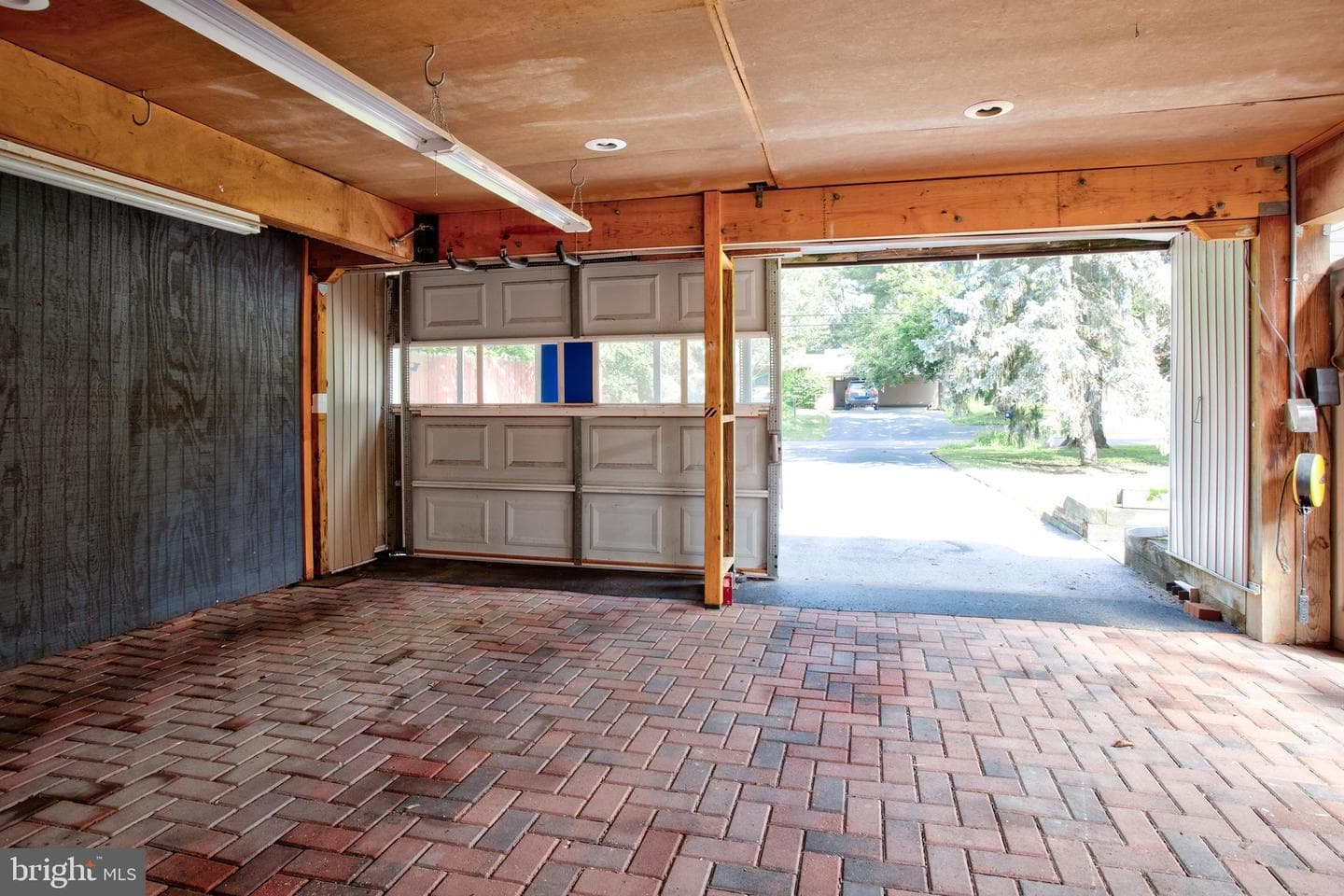 242 W Whitehall Road photo 42