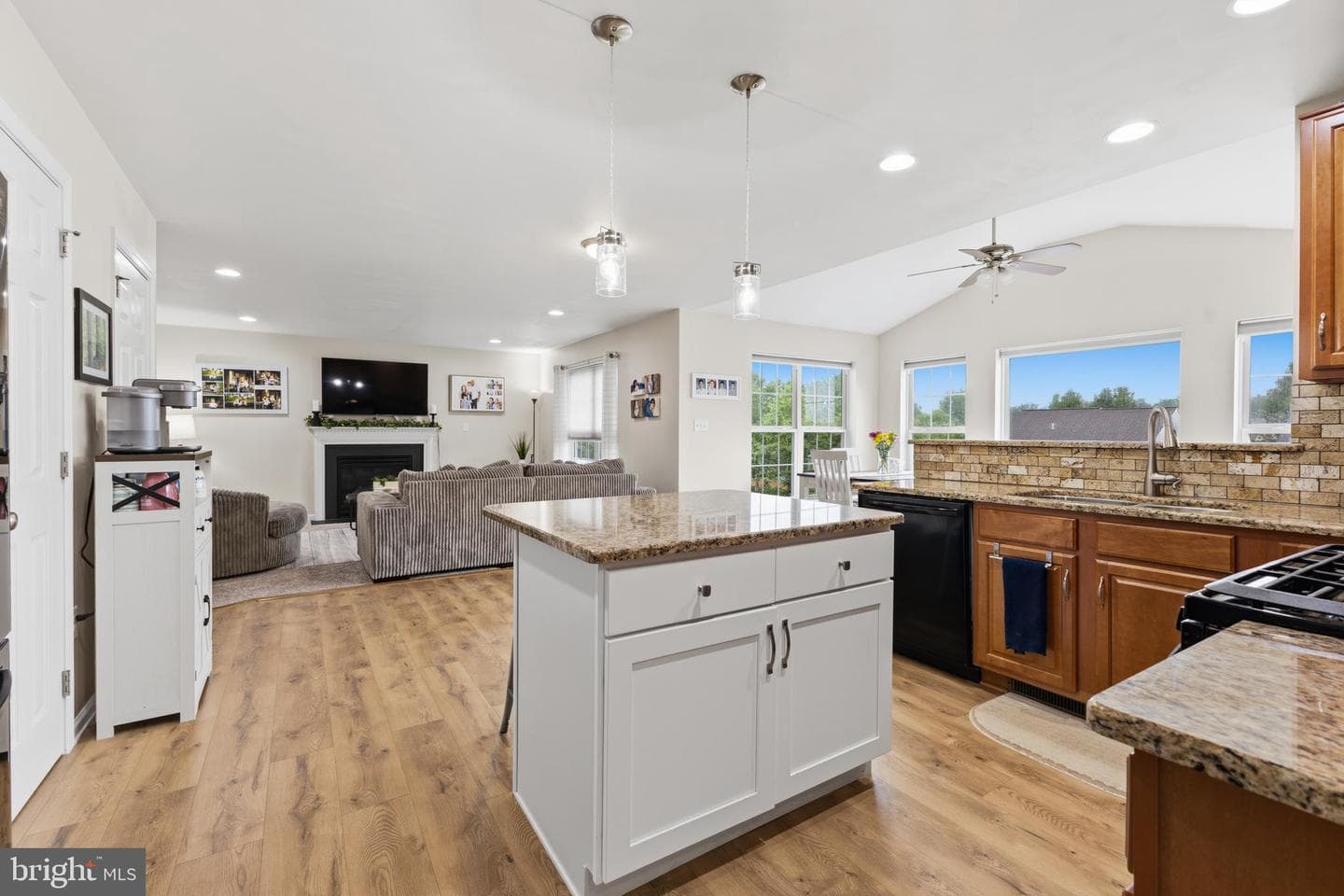 140 Exeter Lane photo 15