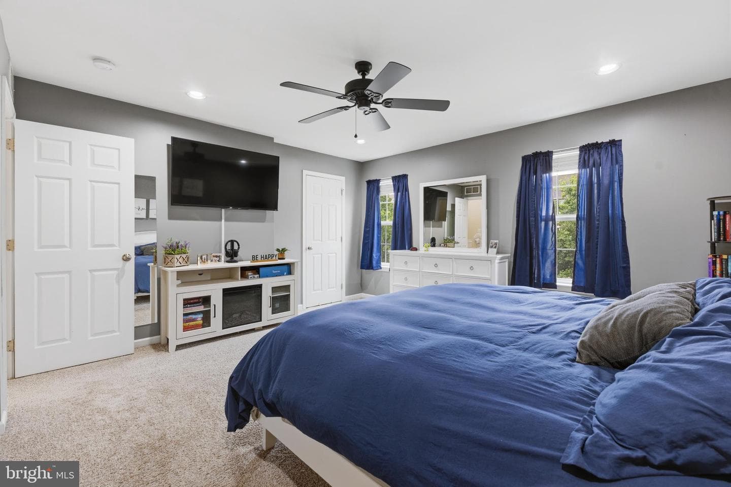 140 Exeter Lane photo 24