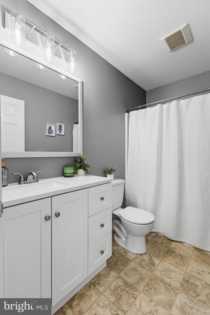 140 Exeter Lane photo 28