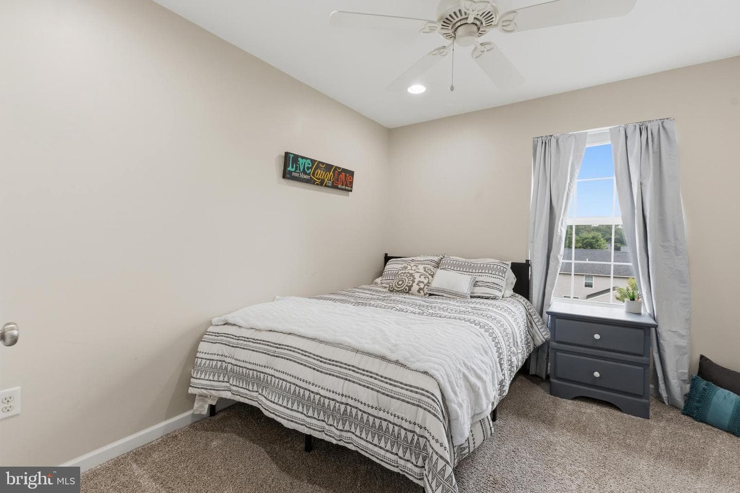 140 Exeter Lane photo 29