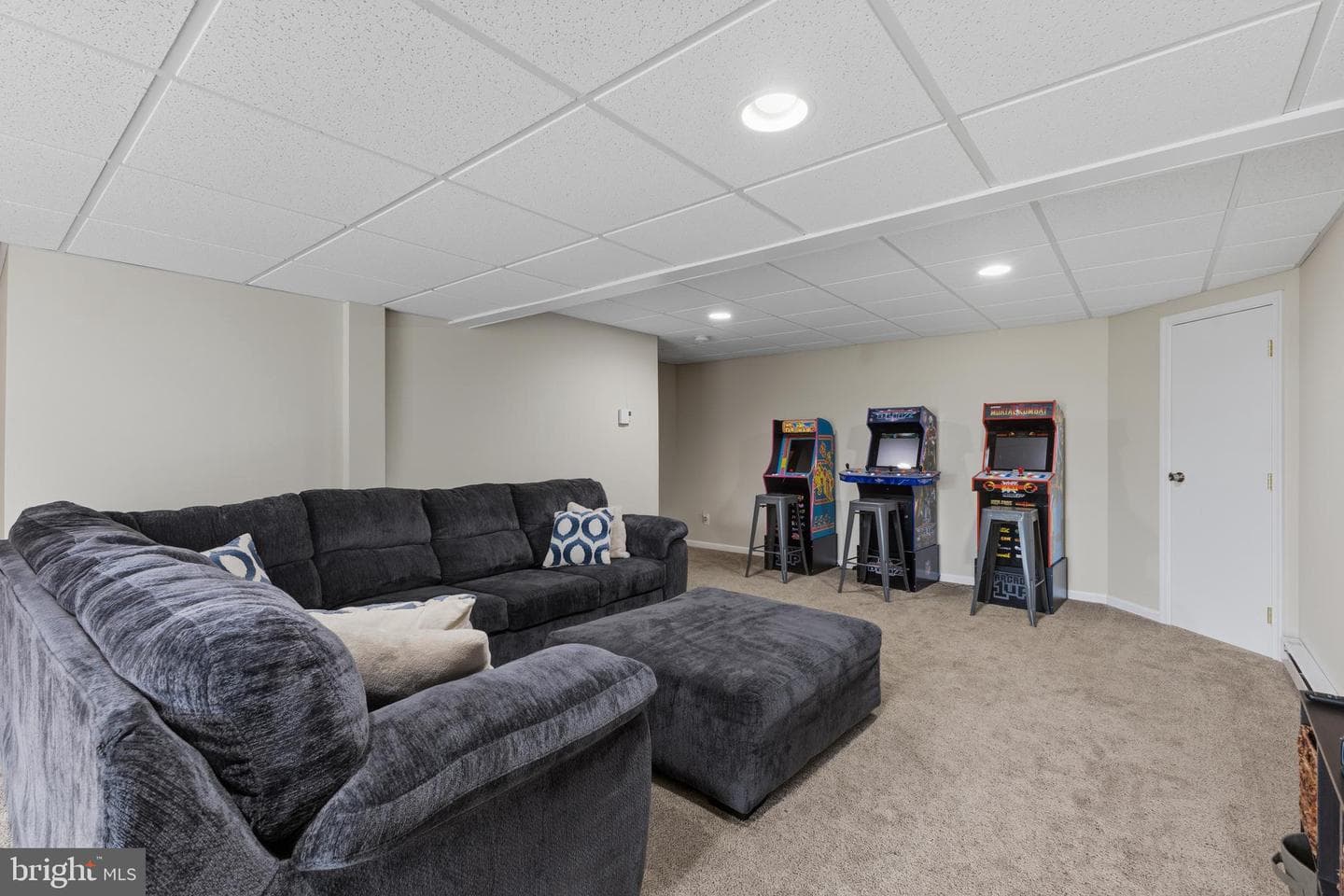 140 Exeter Lane photo 34