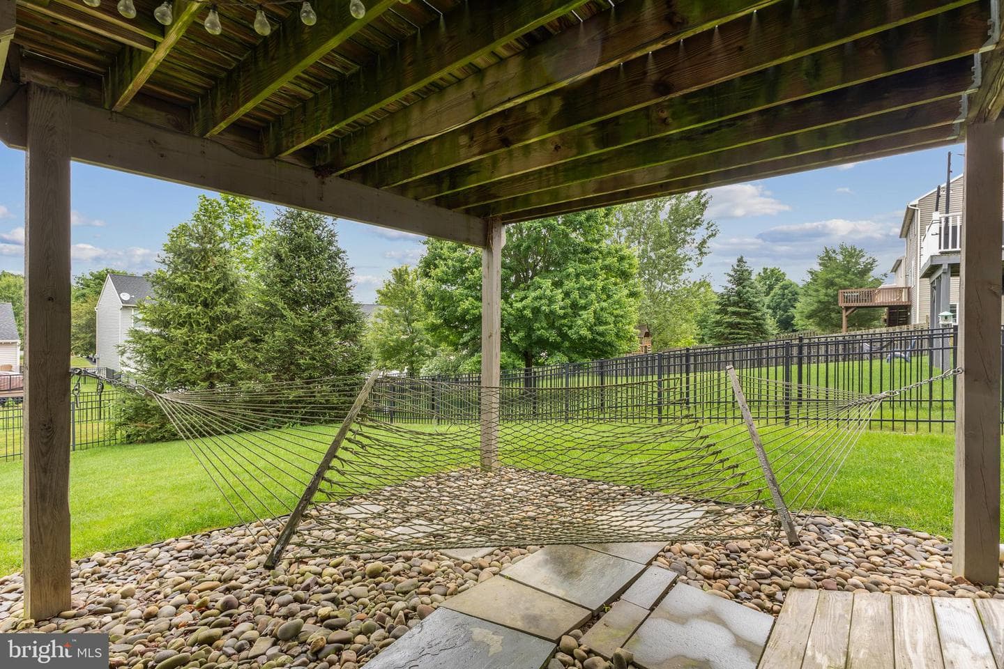 140 Exeter Lane photo 41