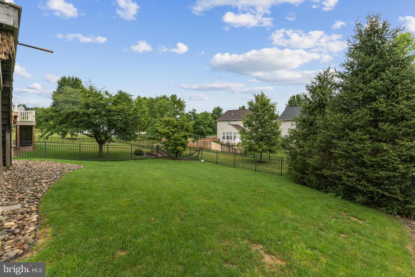 140 Exeter Lane photo 42