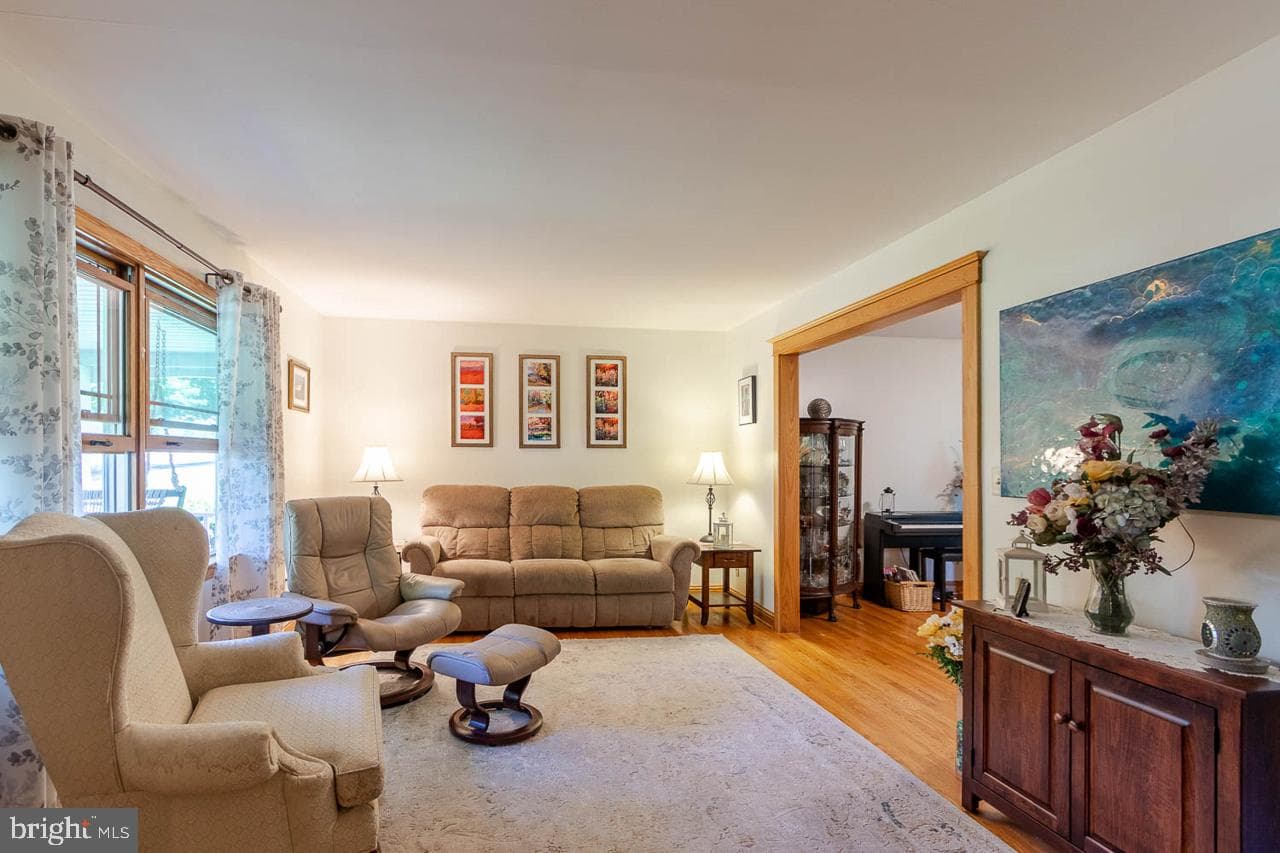1000 Saxton Drive photo 10