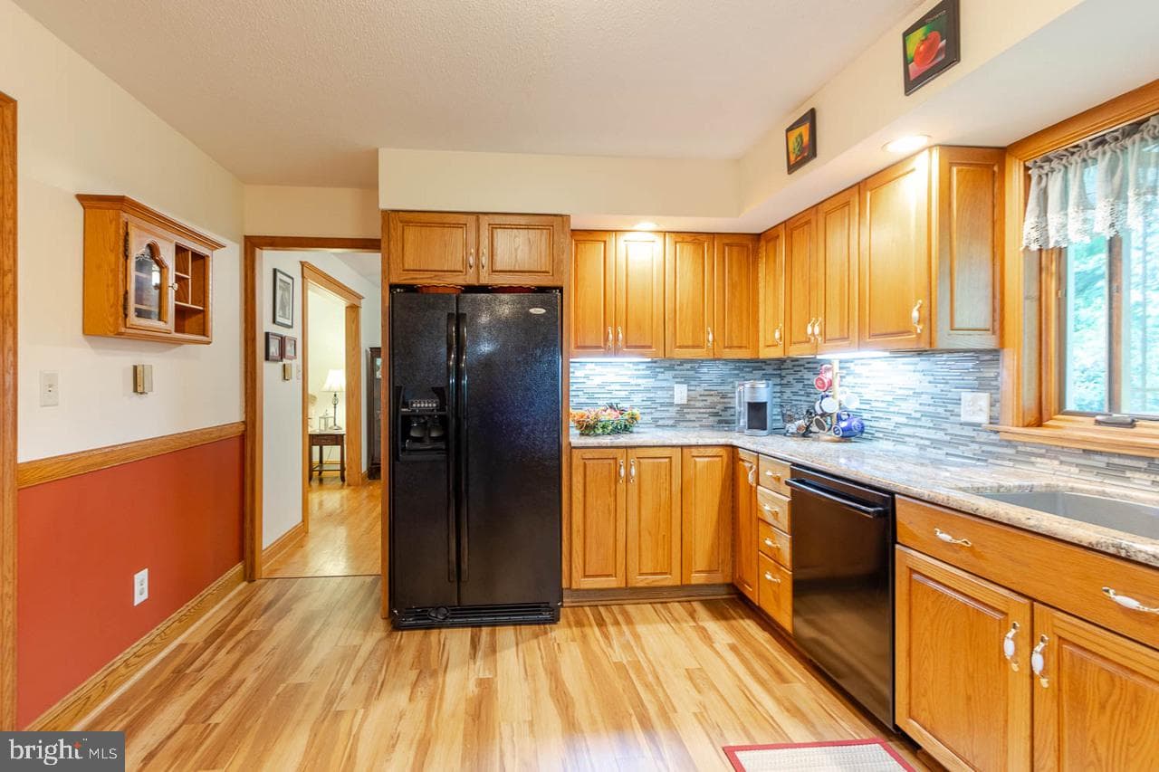 1000 Saxton Drive photo 17