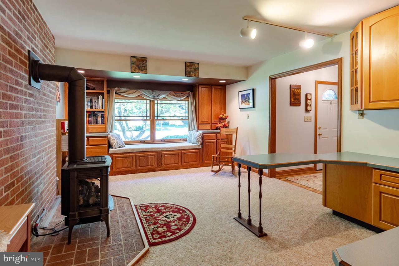 1000 Saxton Drive photo 24