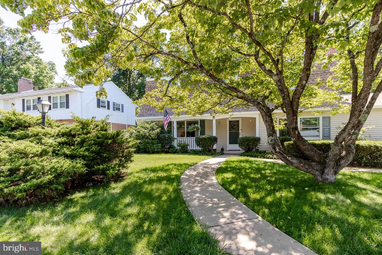 1000 Saxton Drive photo 3