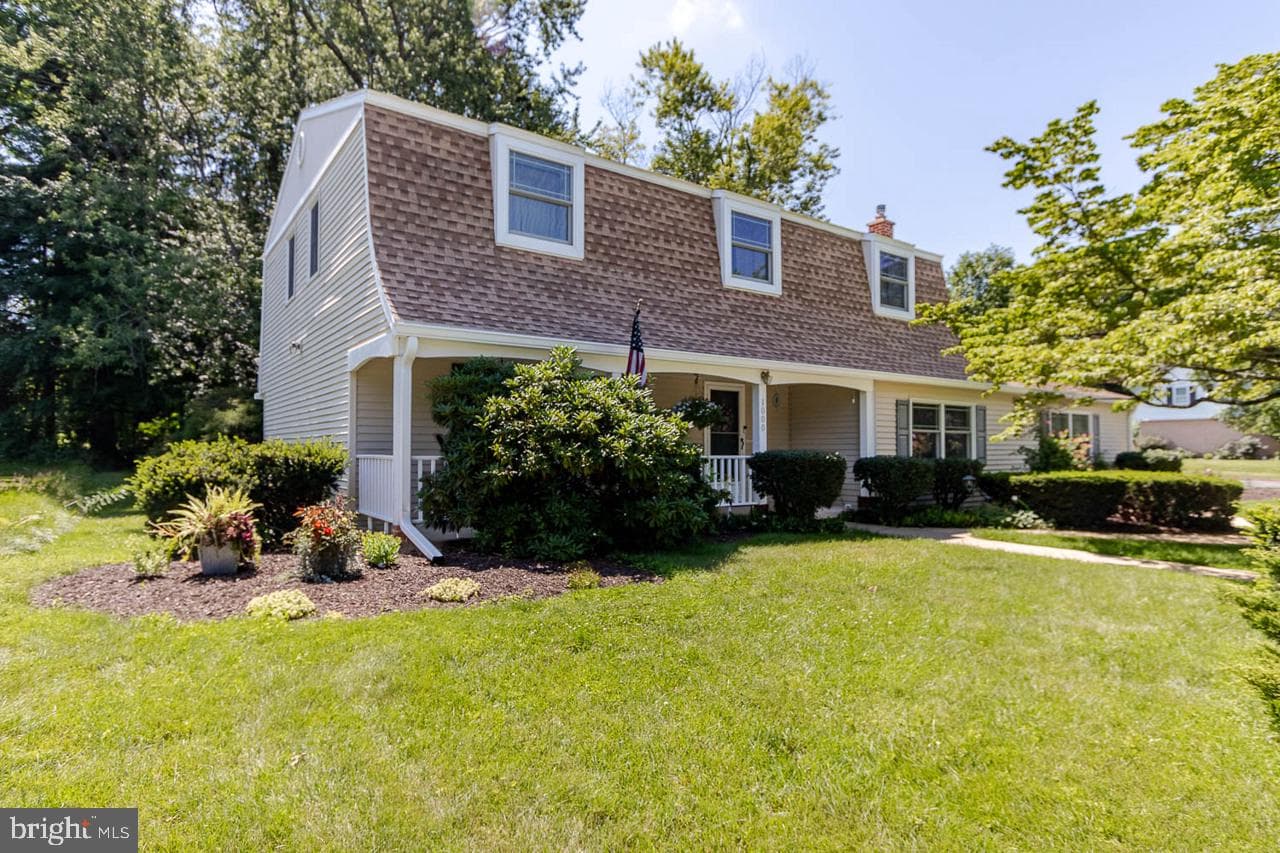 1000 Saxton Drive photo 4