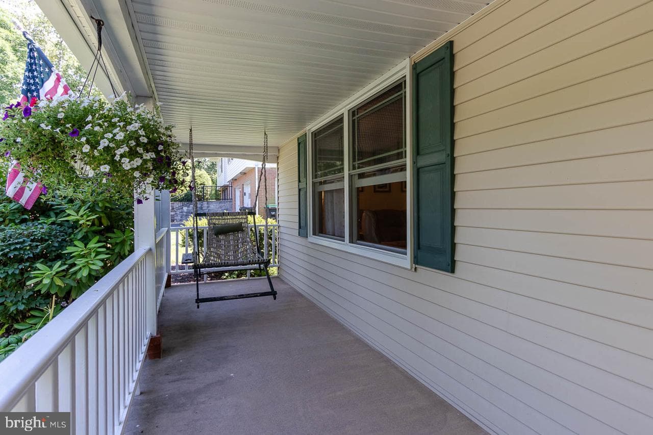 1000 Saxton Drive photo 8