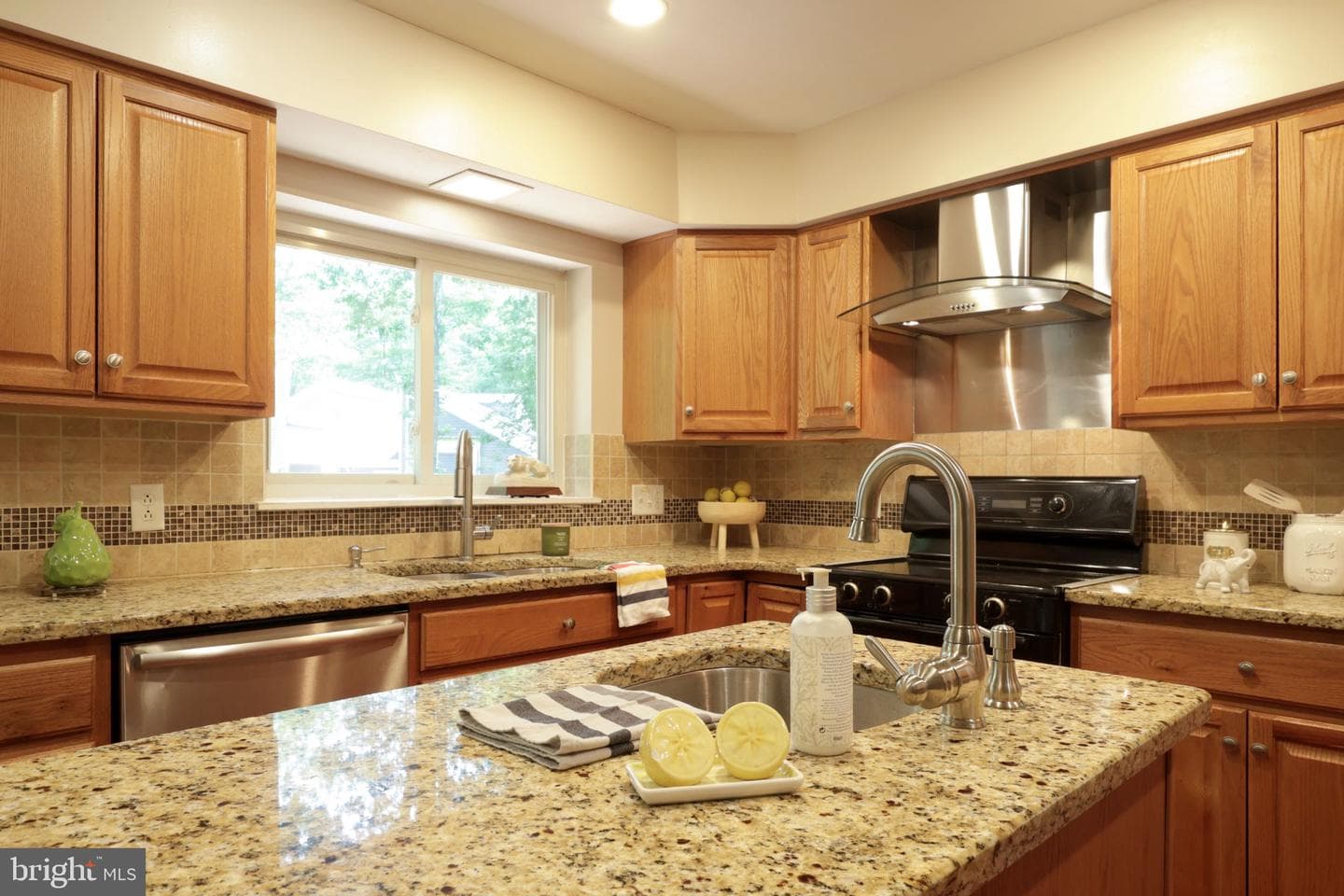 1845 Woodledge Drive photo 4