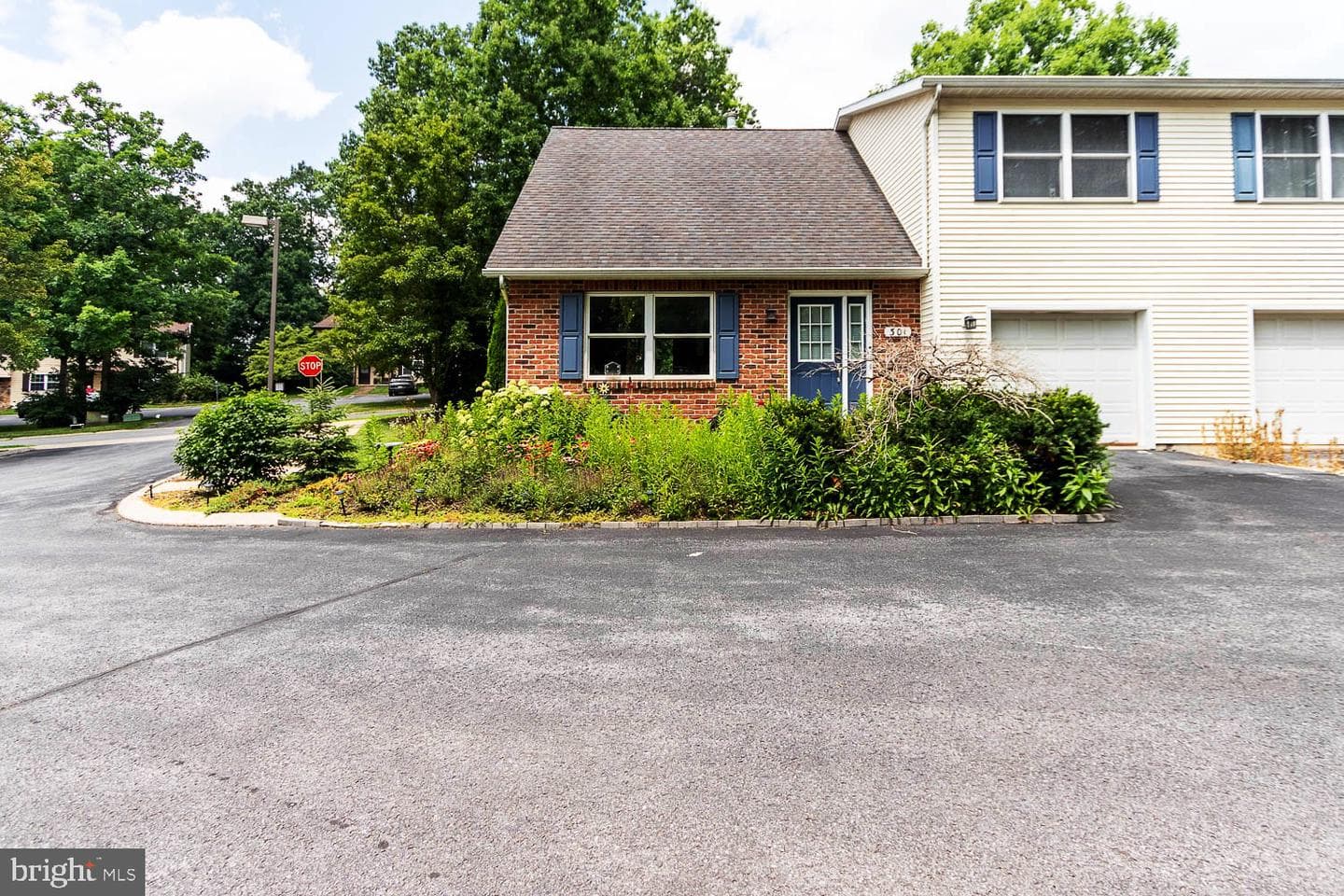 301 Amblewood Way photo 4