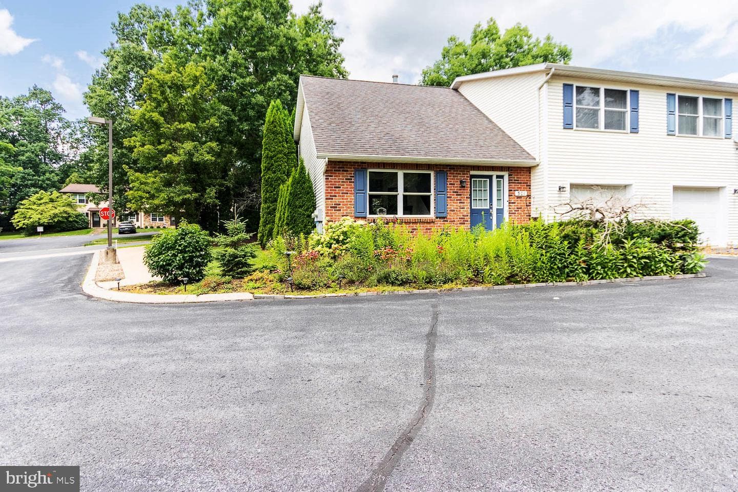 301 Amblewood Way photo 5