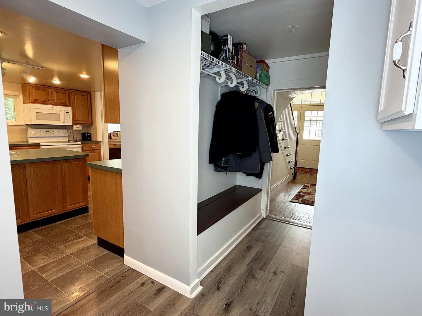 138 W Logan Street photo 18