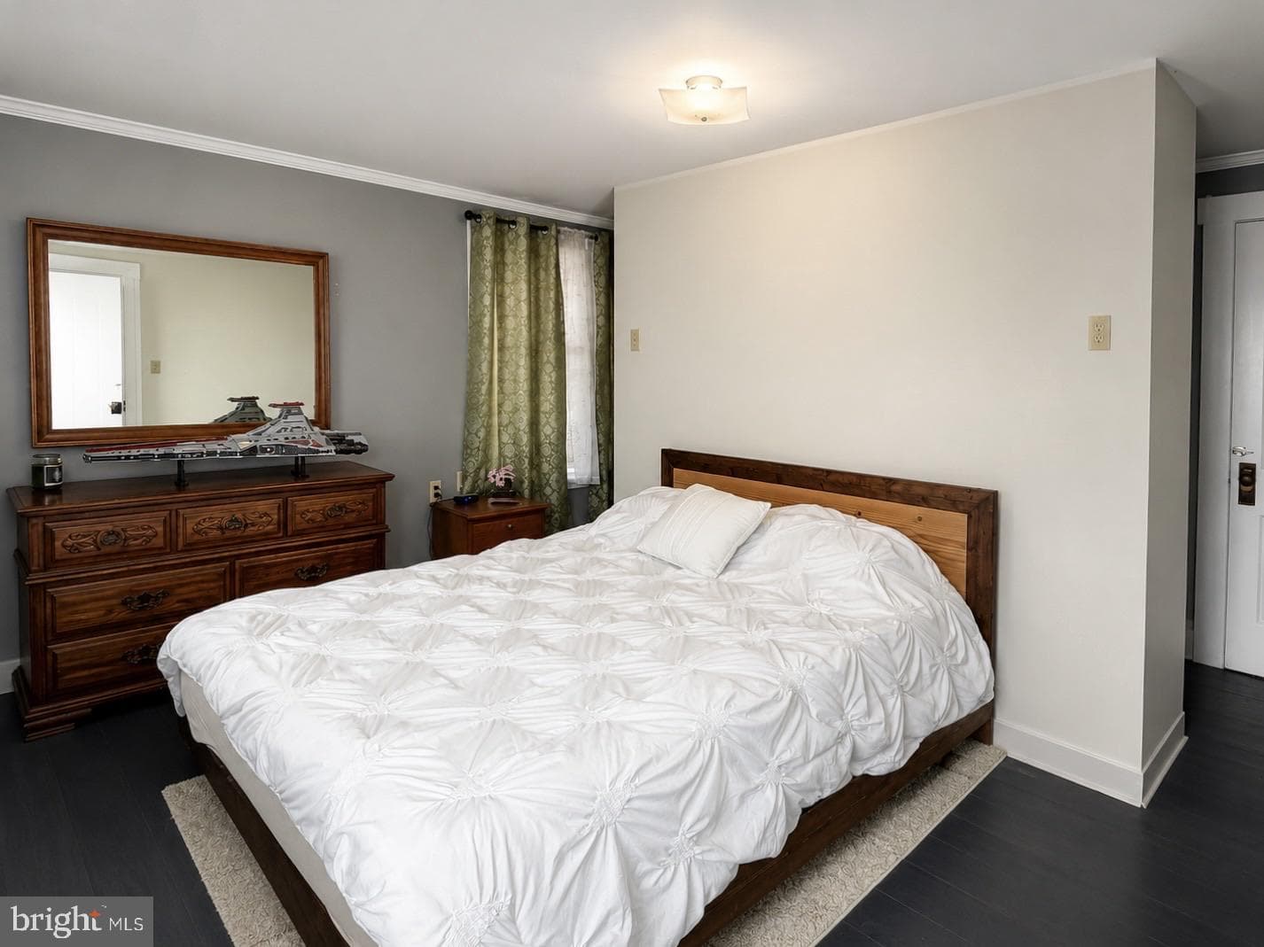 138 W Logan Street photo 25