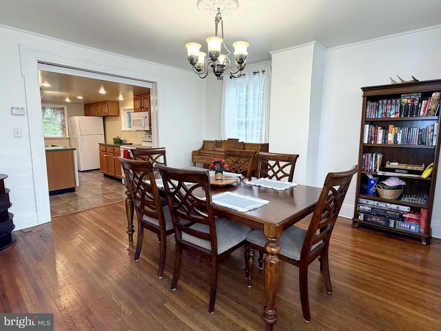 138 W Logan Street photo 3