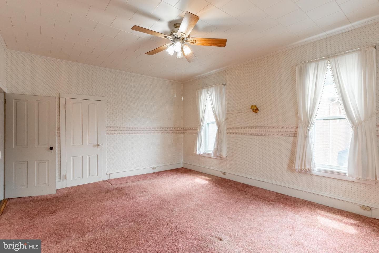 302 Fairview Street S photo 20