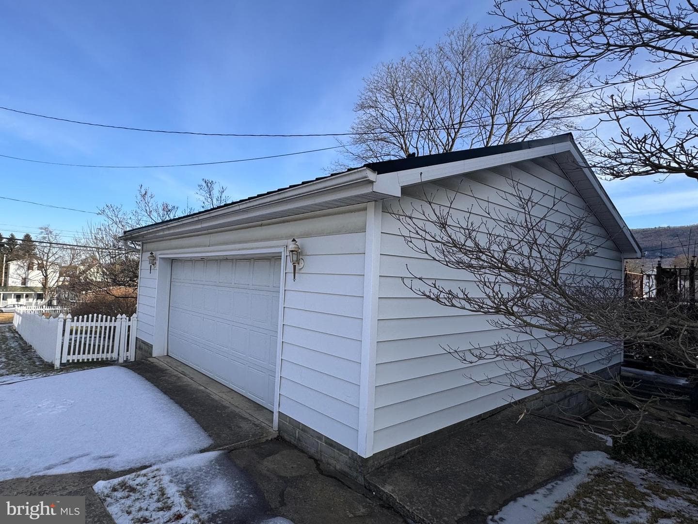 302 Fairview Street S photo 29