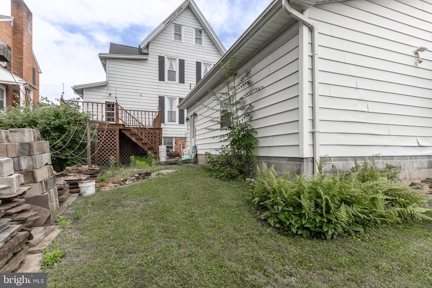 302 Fairview Street S photo 30