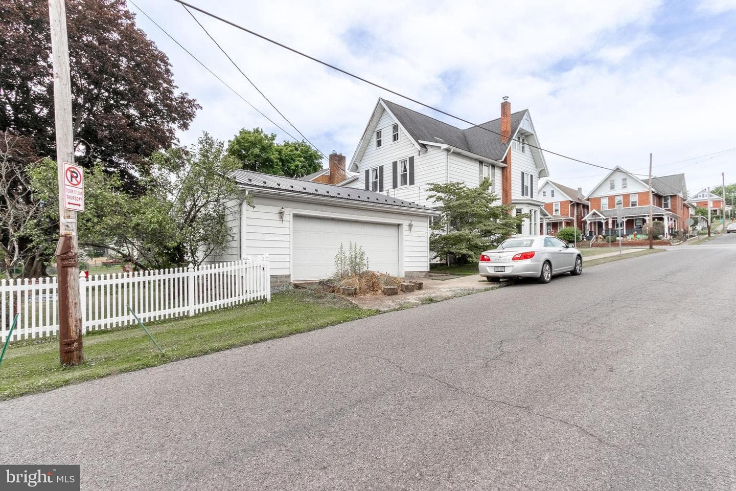 302 Fairview Street S photo 32