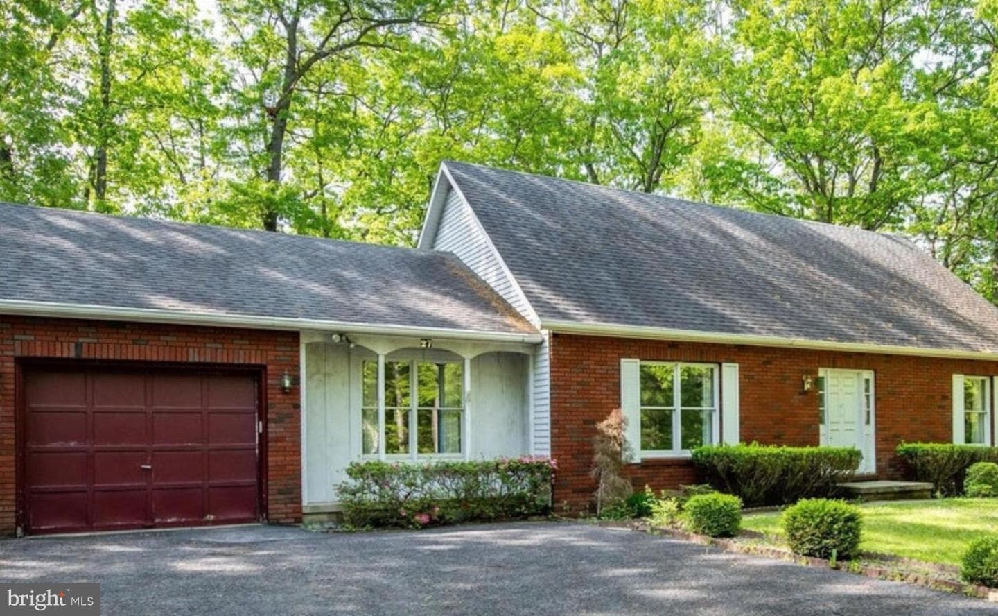 27 Hemlock Drive photo 3