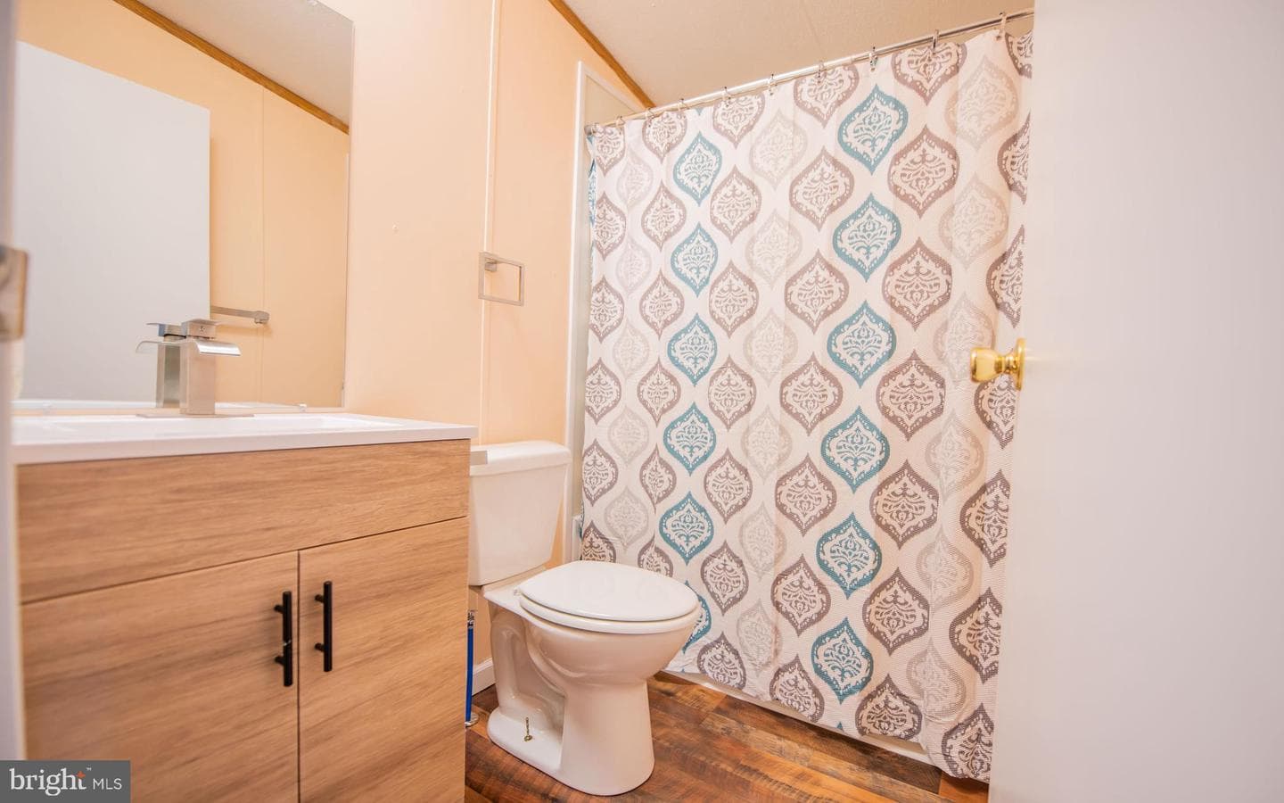 937 Center Street photo 10