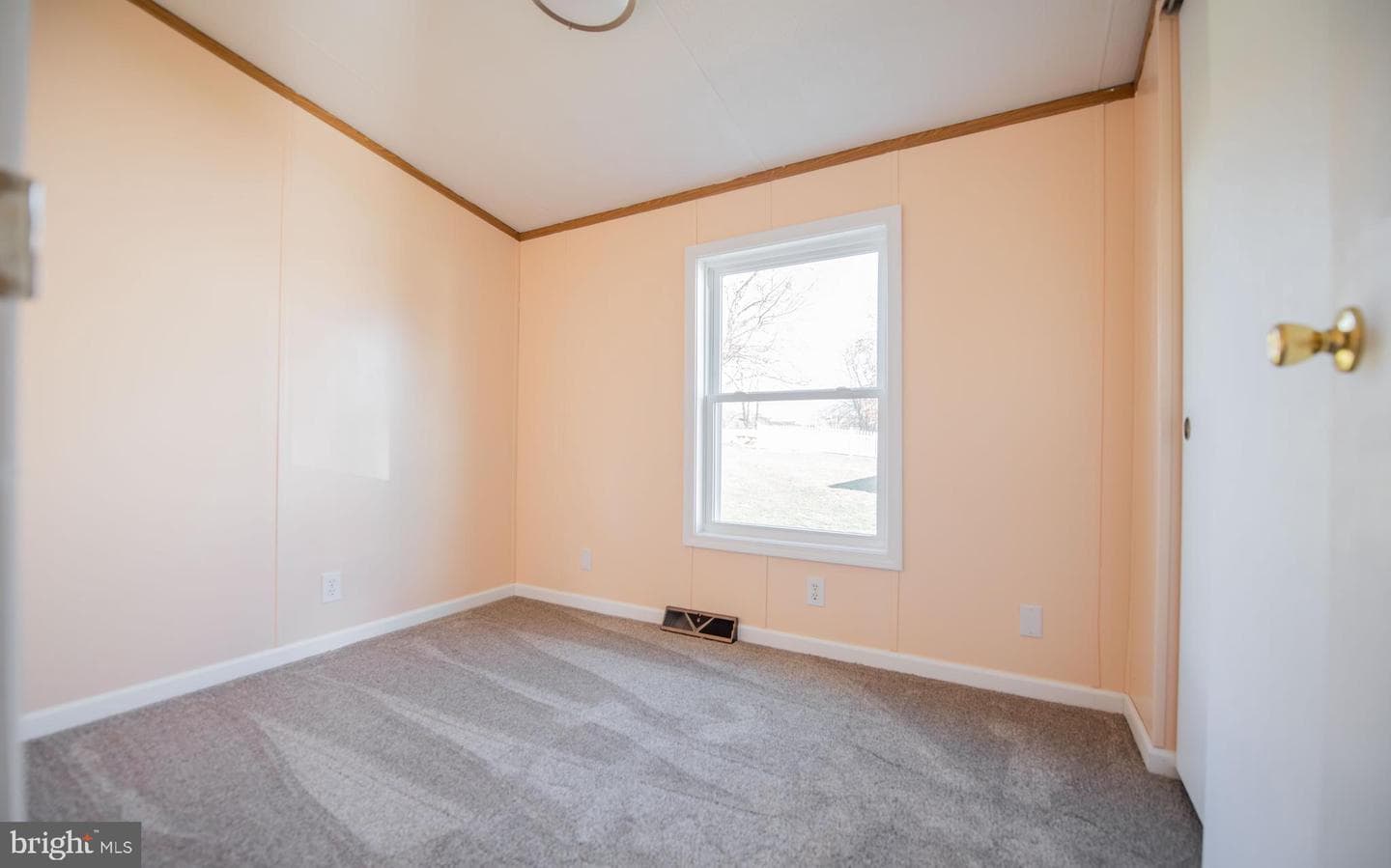 937 Center Street photo 11