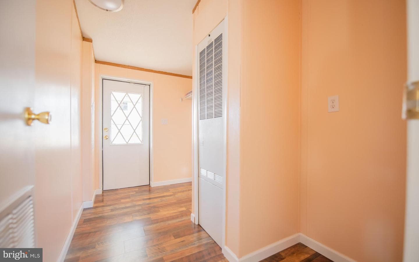 937 Center Street photo 15