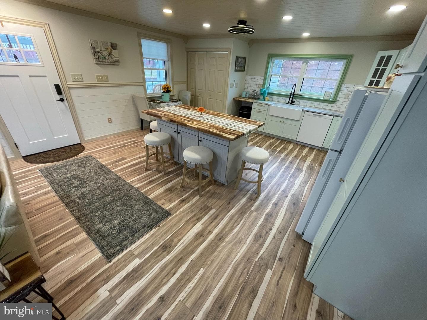 300 Erie Avenue photo 12