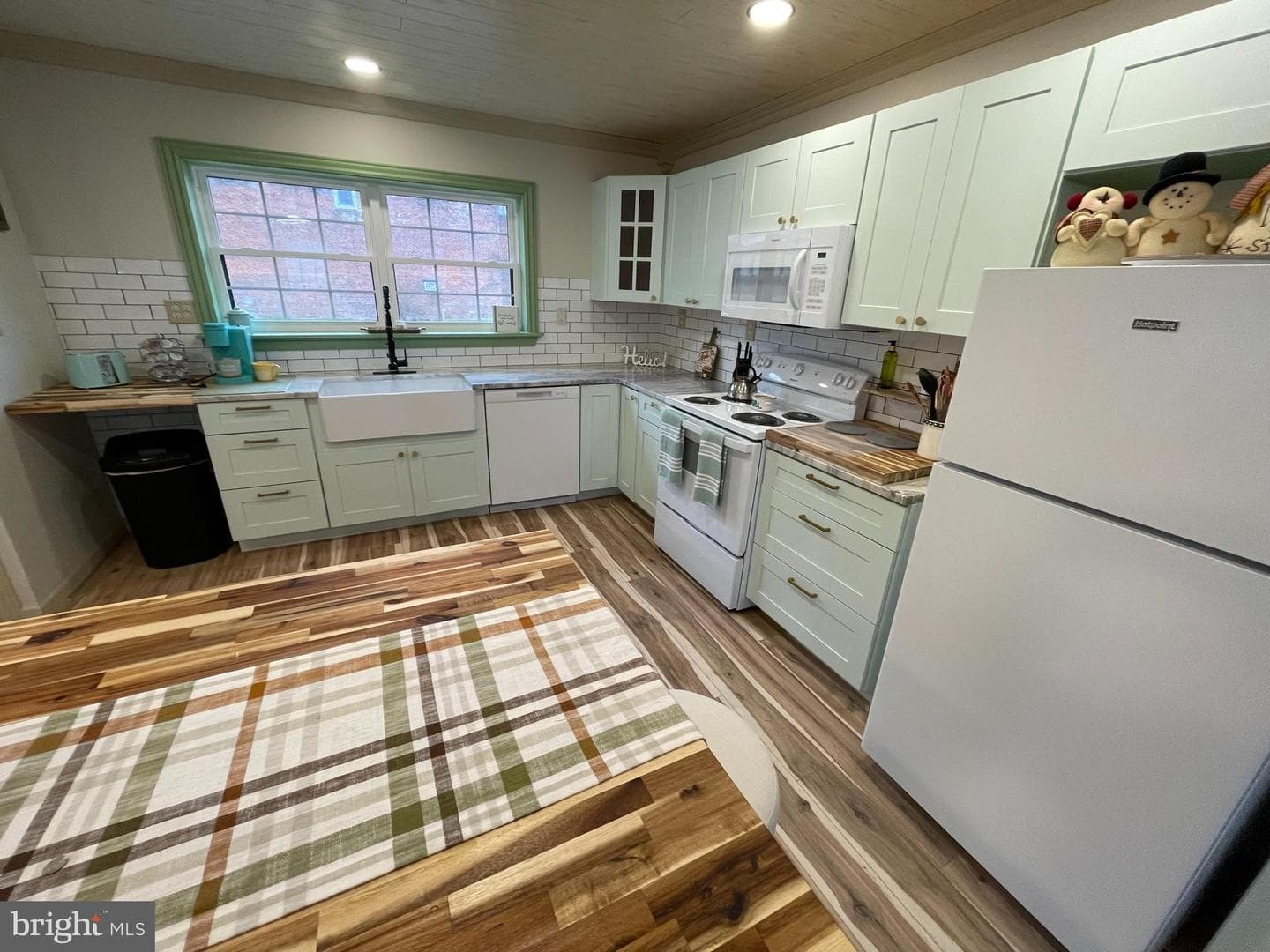 300 Erie Avenue photo 18