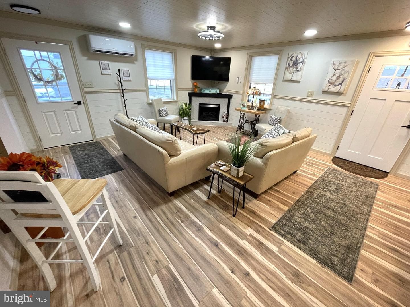 300 Erie Avenue photo 2