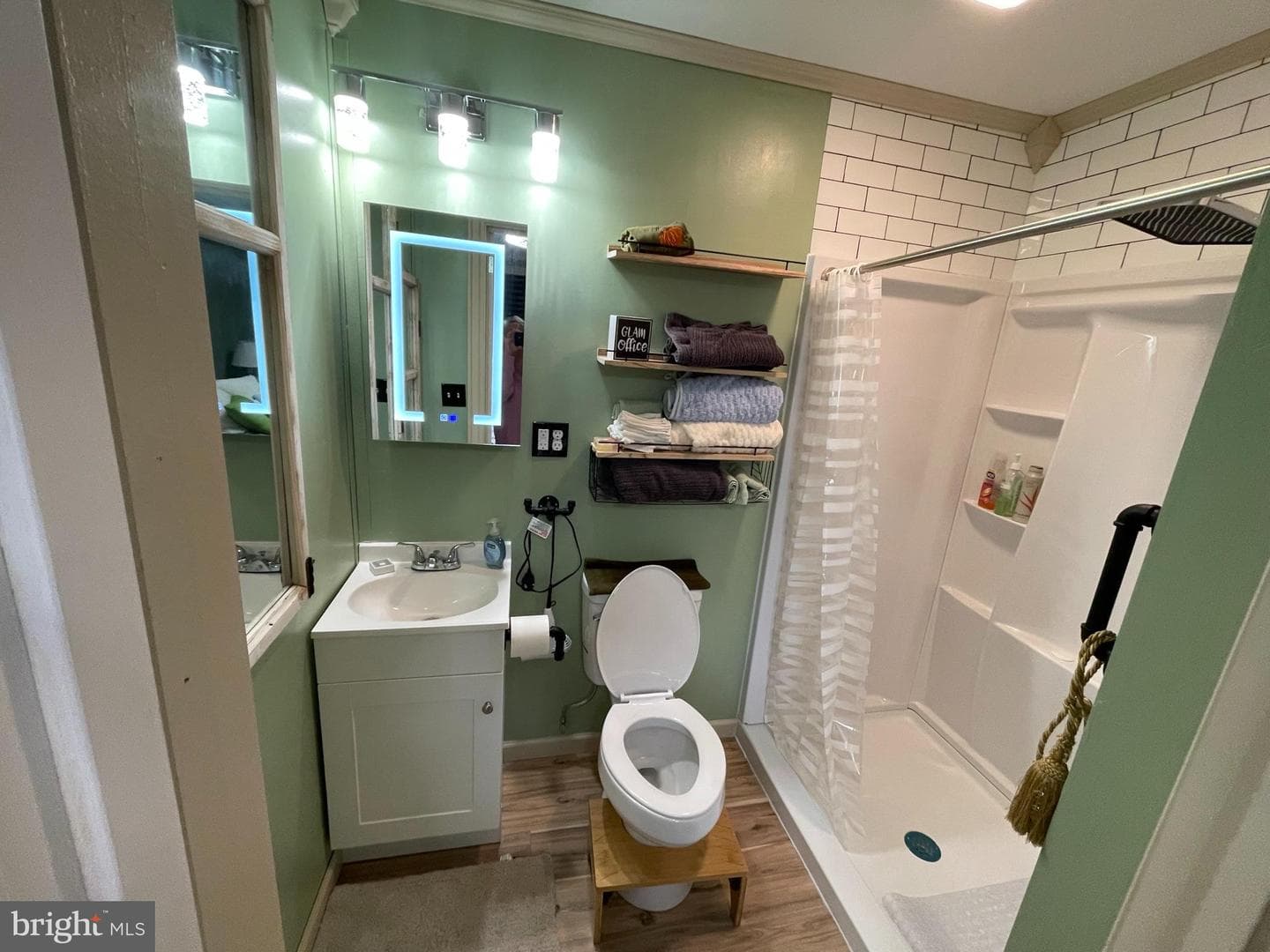 300 Erie Avenue photo 31