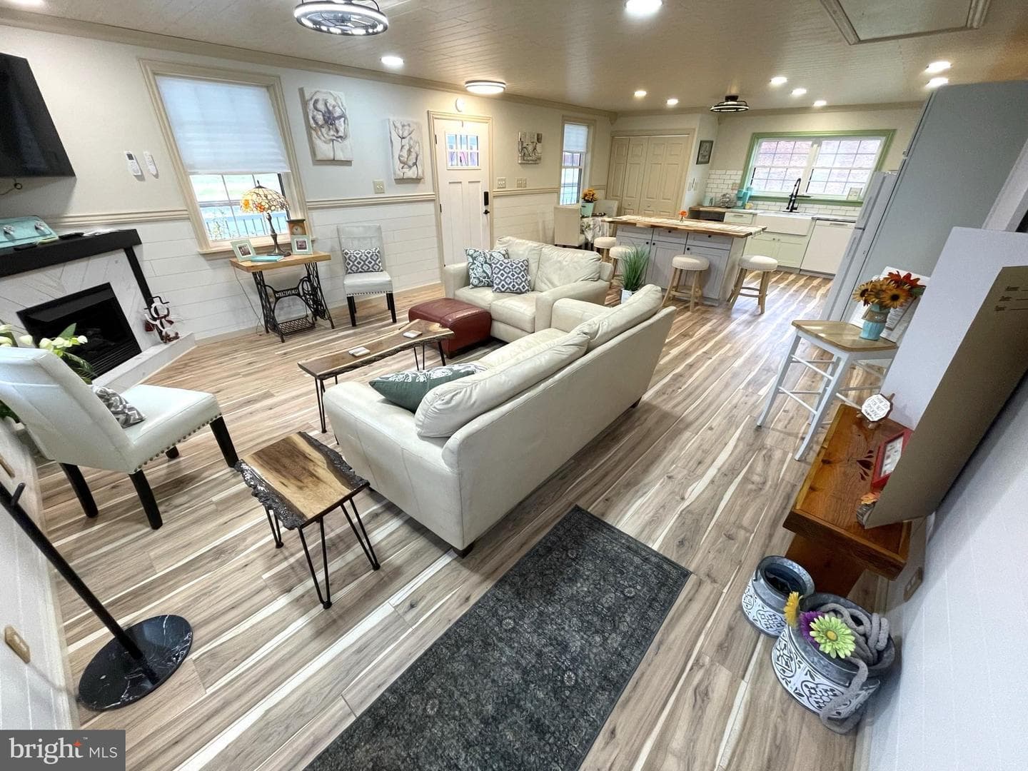 300 Erie Avenue photo 4