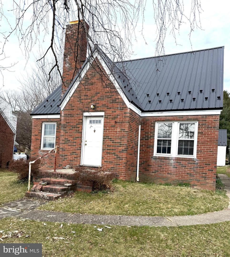 208 Woodward Avenue, Lock Haven