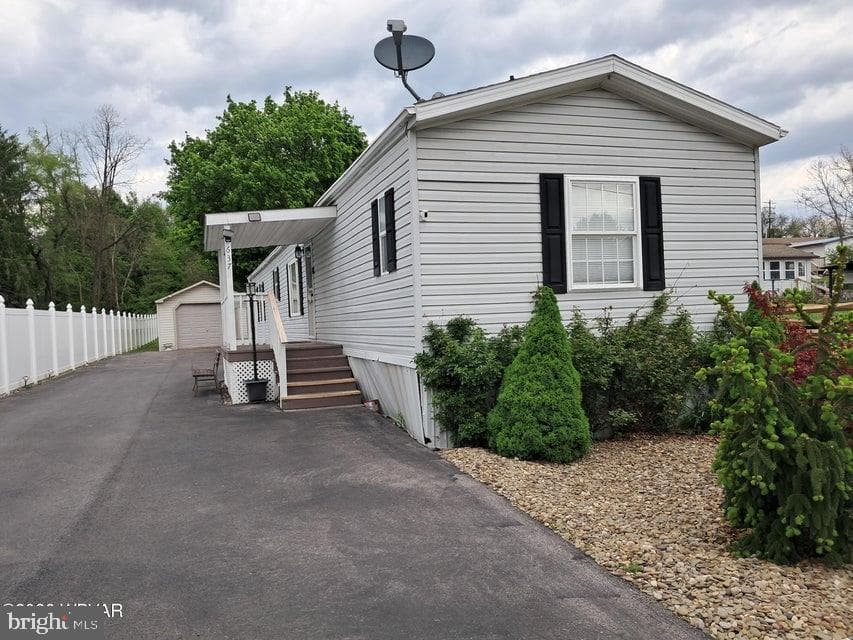 637 Woods Avenue photo 2