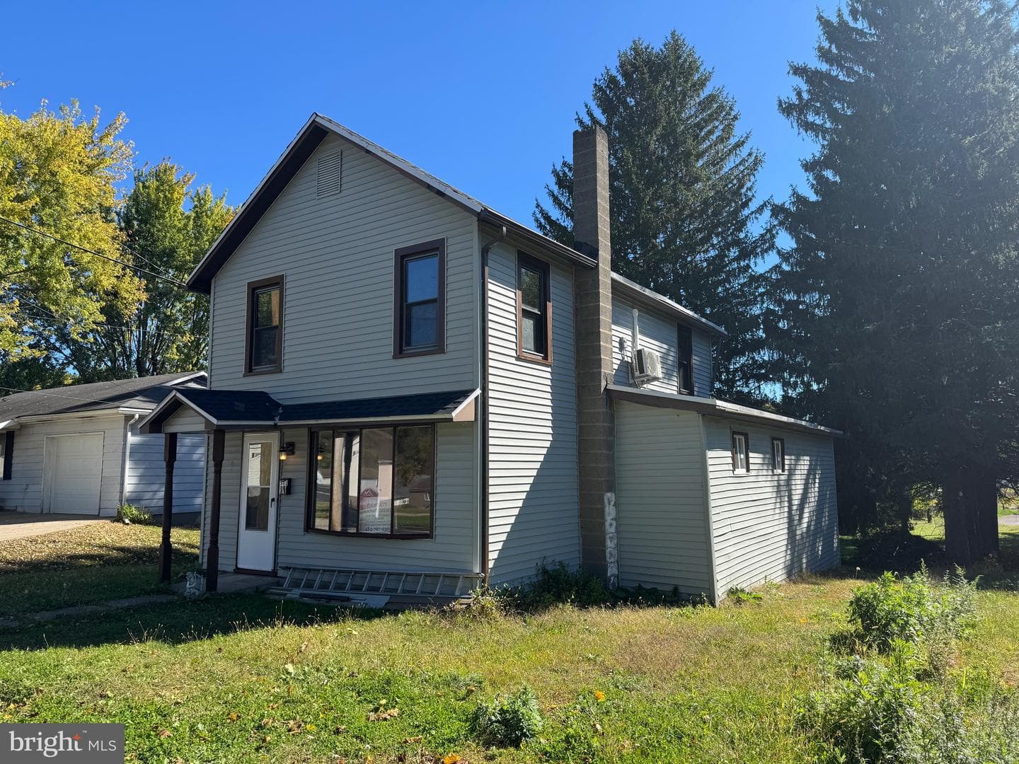 541 Summerhill Avenue photo 2