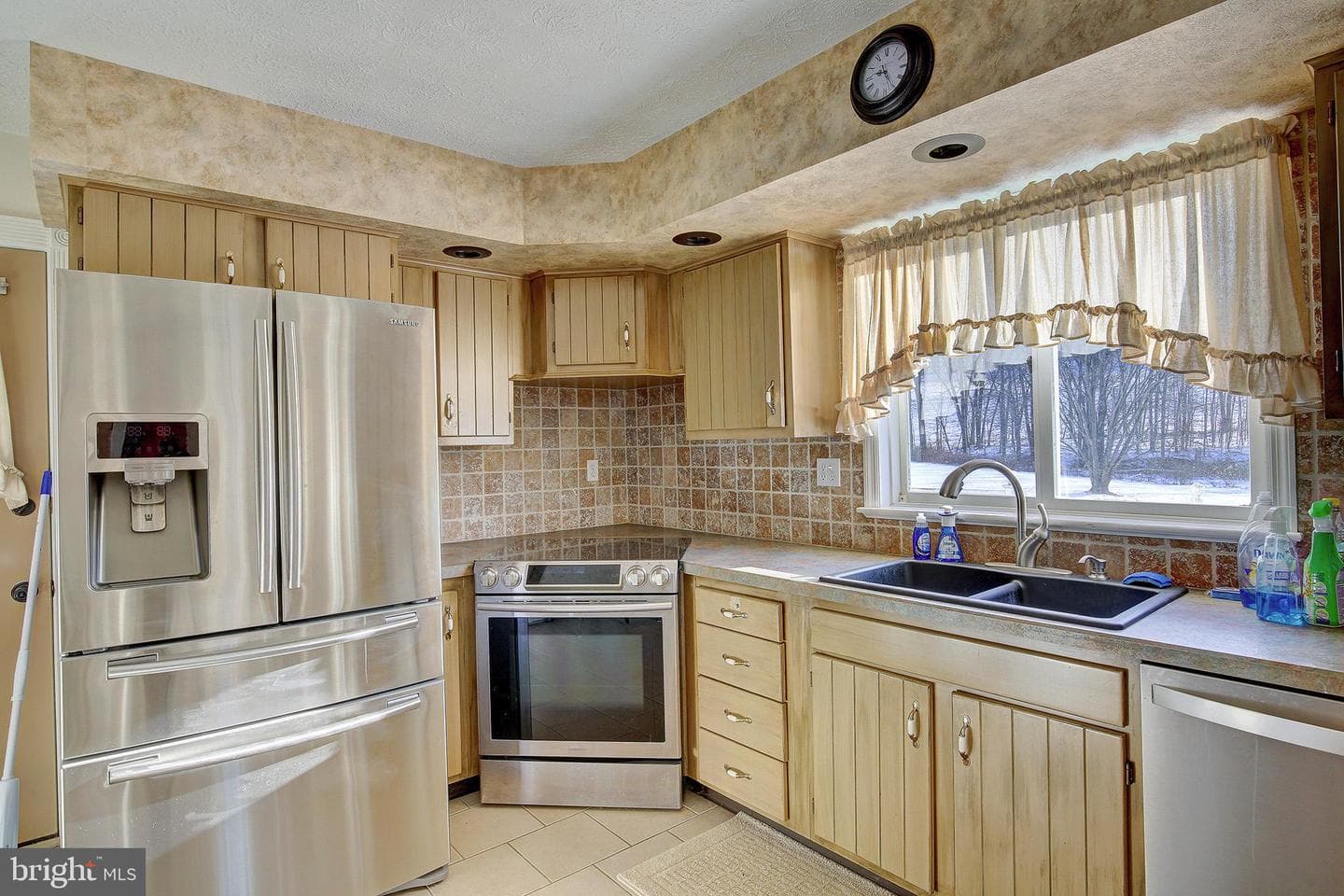 241 Earth Station Road photo 12