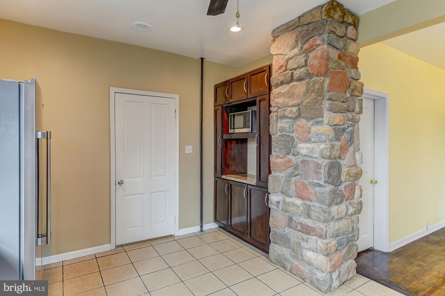 422 E 4th Street photo 10