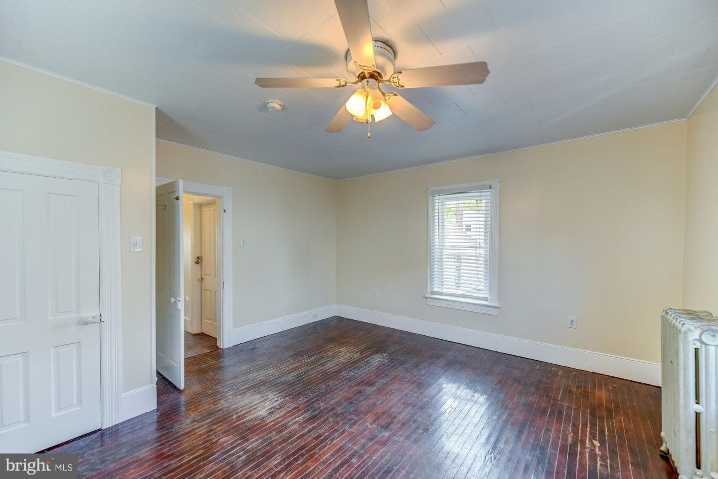 422 E 4th Street photo 29