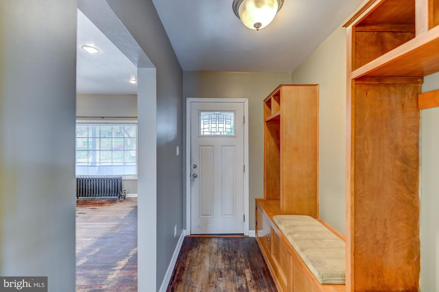 422 E 4th Street photo 3